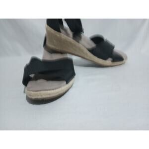 Earth Origins Size 10M Black Leather Ankle Strap Wedge Heel Sandals